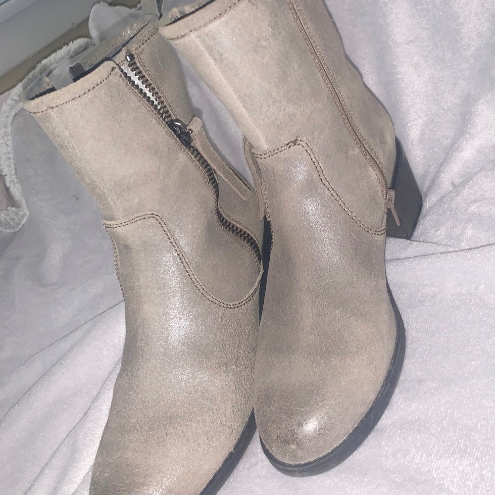 Clark’s Women’s Gray Boots Like New
